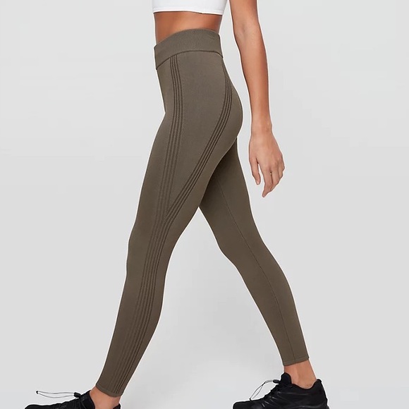 Babaton Pants - Size small. The Group Babaton. Val legging in olive green.